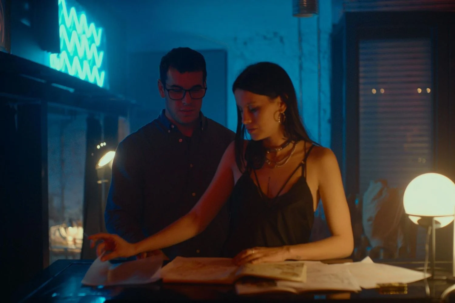 El drama de Movistar Plus que une a Mario Casas y Milena Smit en una trama llena de tensión 1 Merca2.es Movistar Plus presenta la adrenalínica historia de Daniel y Mila