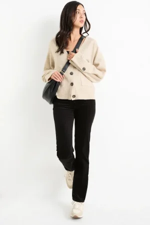 Regresa el estilo de los 70 con estos pantalones de pana de C&A que vuelan de las tiendas 58 Merca2.es El pantalón de pana perfecto para un estilo atemporal