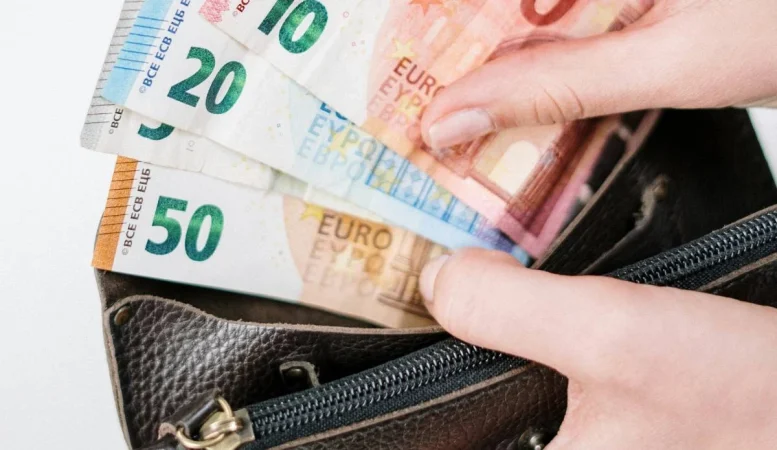 Si la cuesta de enero se te está haciendo dura, es mejor que leas esto 8 Merca2.es La caja mágica el secreto viral español para ahorrar 10.000 euros que todos están probando
