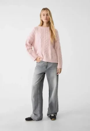 Dale uso a tus pantalones de vestir y tejanos con estos 5 jerséis de punto de Stradivarius 5 Merca2.es Stradivarius rosa