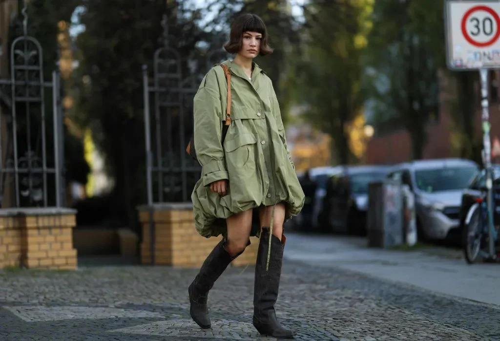 Inspira lujo silencioso con estos 5 plumíferos de Zara para los looks más elegantes