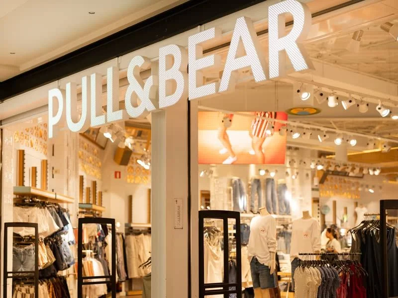 Pull & Bear destaca las faldas bohemias y blusas de tul esta semana