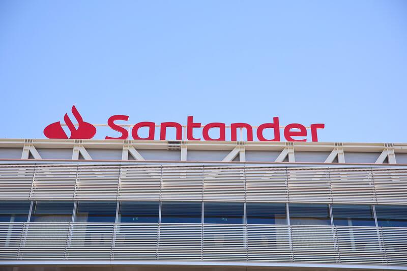 Santander lanza cuatro ofertas simultáneas de recompra de obligaciones