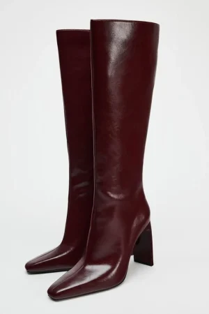 Renueva tu armario con el must-have de temporada: botas altas de Zara para un look chic y cómodo 46 Merca2.es BOTA TACÓN ALTO