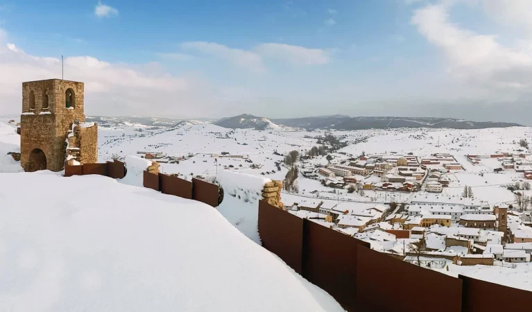 España tiene su propio Polo Norte y está a solo tres horas de Barcelona 39 Merca2.es Cedrillas, el sitio especial para los del equipo del invierno
