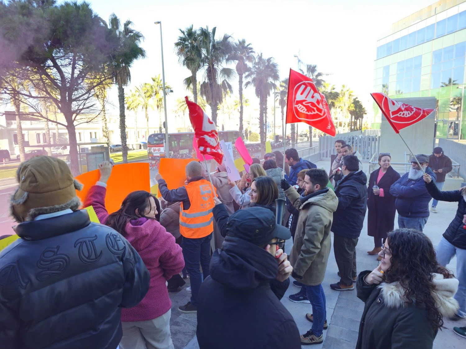 La plantilla de Holaluz amenaza con extender la huelga si la compañía no atiende sus reclamaciones