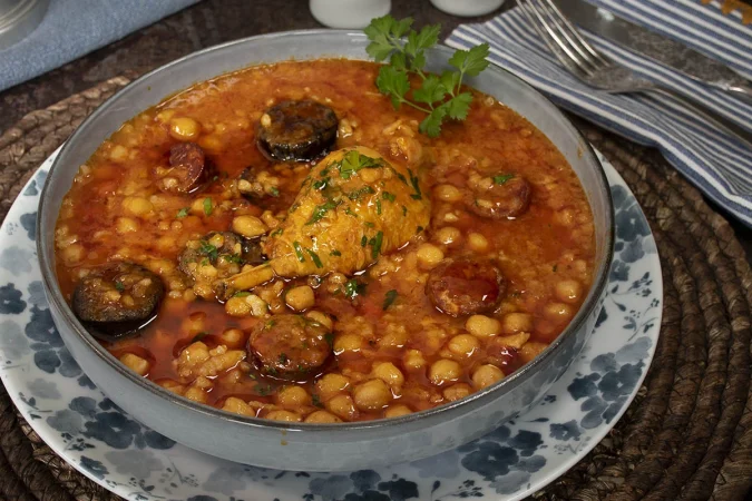 Enfréntate al frío con este plato de cuchara muy sencillo de hacer: Garbanzos con chorizo 93 Merca2.es Ya te hemos contado cómo hacerlos, ahora es tu turno