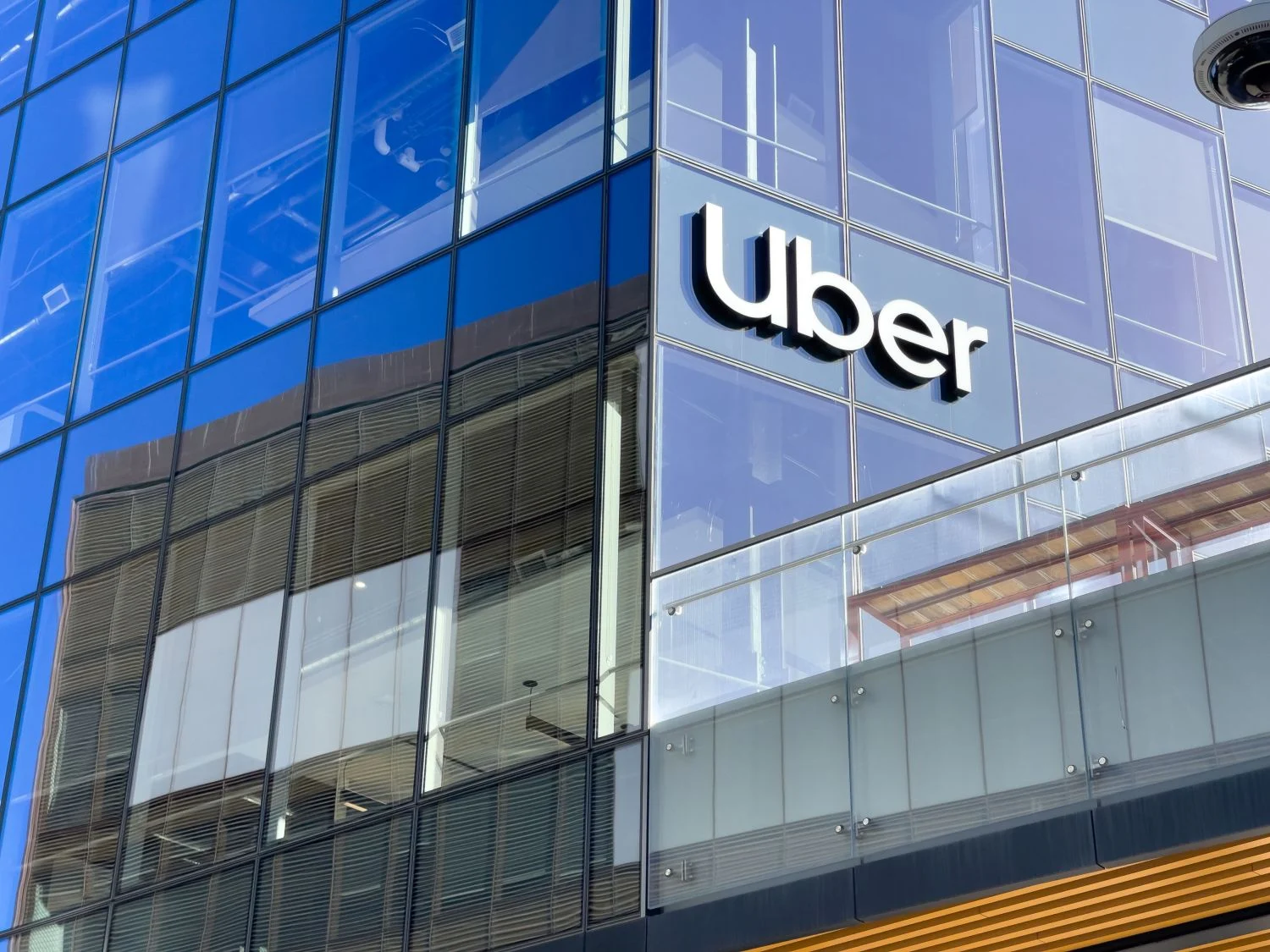 Uber firma un acuerdo con Delta y destroza a uno de sus principales competidores internacionales
