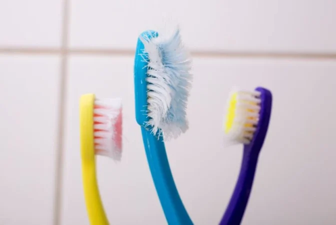 La relevancia que tiene el cepillo de dientes para la salud de la boca