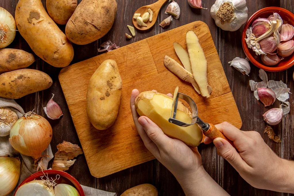 No tires la piel de las patatas, tiene esta gran cantidad de usos de lo más útiles