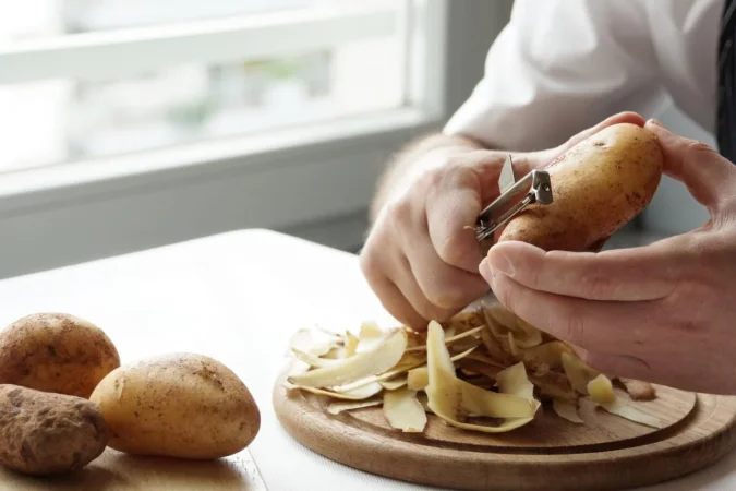 Usos de la piel de las patatas en la cocina, convirtiéndola en un alimento estrella