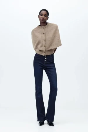 Piernas preciosas e imponentes con los jeans Z1975 Flare de Zara que estilizan