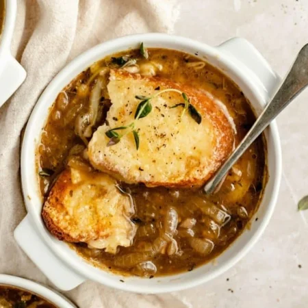 Aportes al organismo de la sopa de cebolla con huevo y jamón