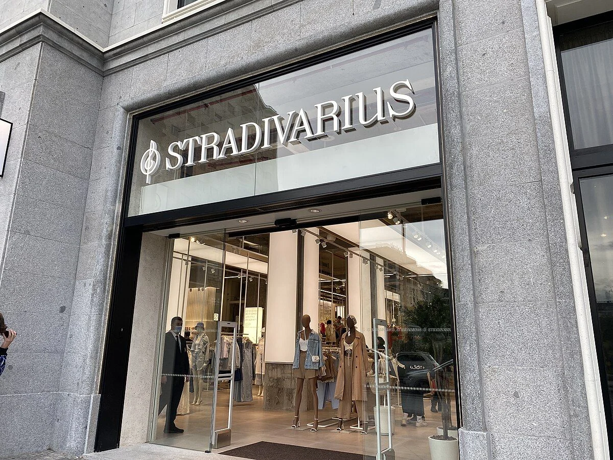 Stradivarius lanza las botas militares que son el must-have de la temporada