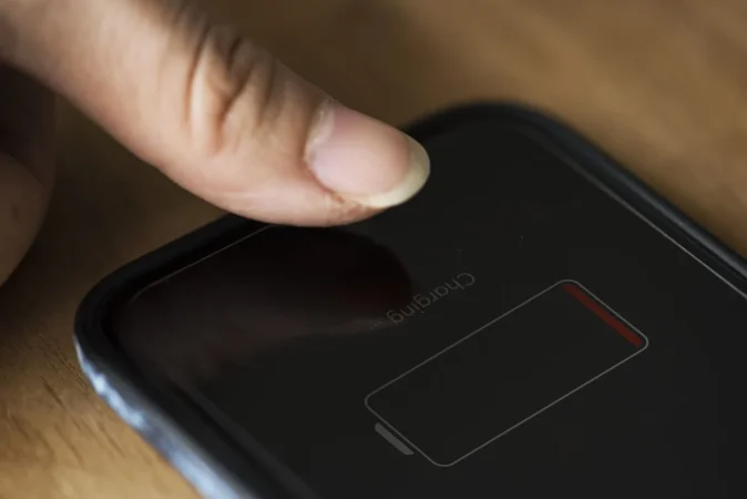 Toma nota de estos trucos y alarga la vida de tu teléfono móvil 1 Merca2.es out battery mobile phone 1 Merca2.es