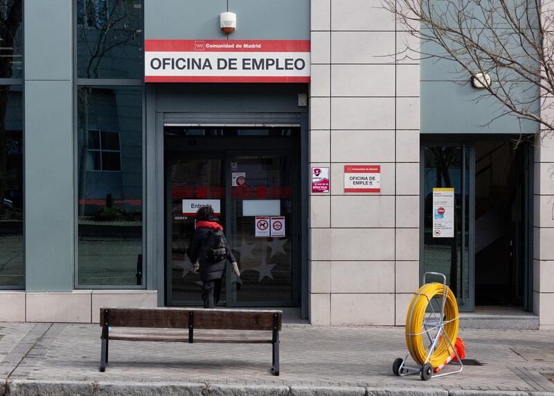 El paro aumenta en 38.725 personas en enero y se acerca a los 2,6 millones de parados