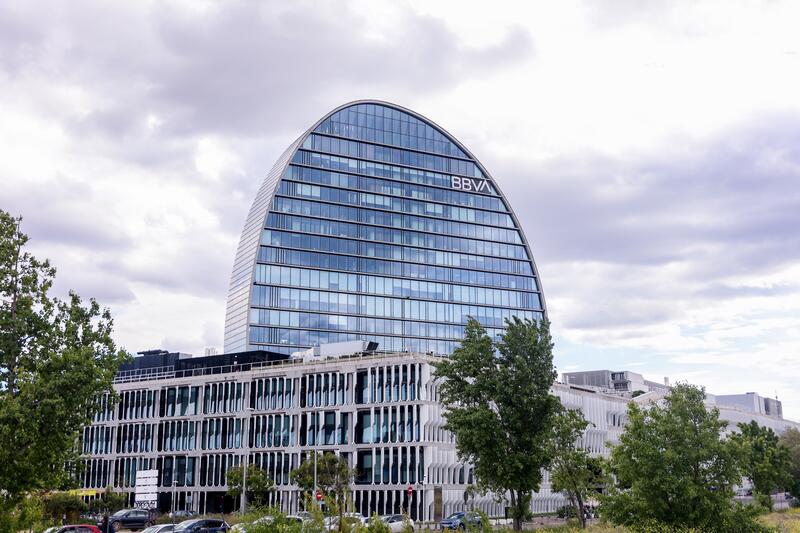 El negocio de seguros de BBVA se expande un 20% en 2024, acercándose a los 1.600 millones en primas