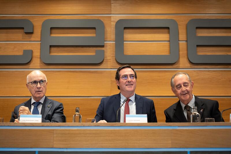 La CEOE solicita la eliminación o transformación de los complementos salariales durante las bajas laborales