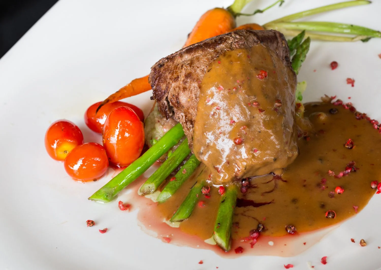 Cocina esta jugosa, tierna y deliciosa carrillada en salsa