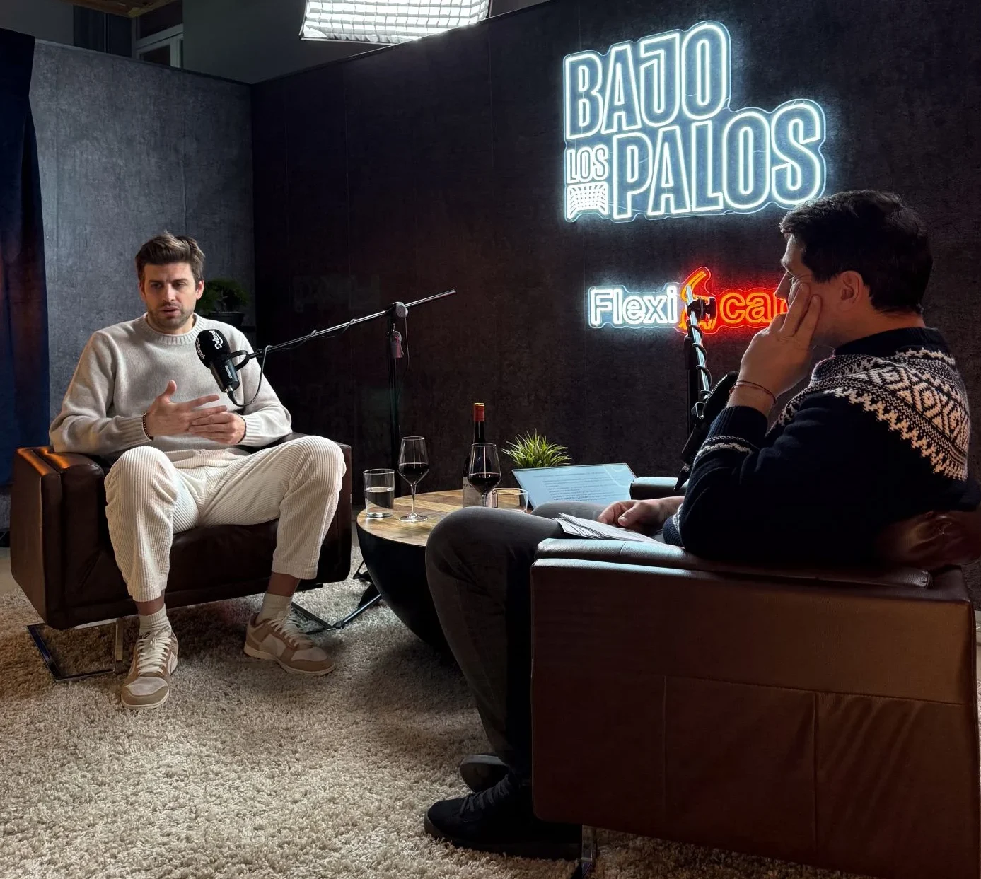Iker Casillas lanza junto a Gerard Piqué «Bajo los palos by Flexicar», su nuevo podcast