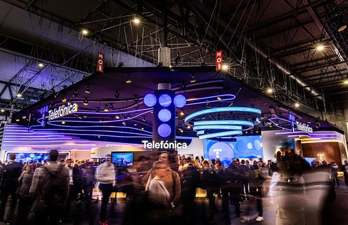 MWC 2025: mucha IA, móviles, robots, automoción y Telefónica, Indra y Cellnex representando a España