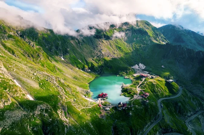 Picos de Europa, paisajes dignos de una postal 85 Merca2.es 6. Dolomitas, Italia: un paisaje de fantasía