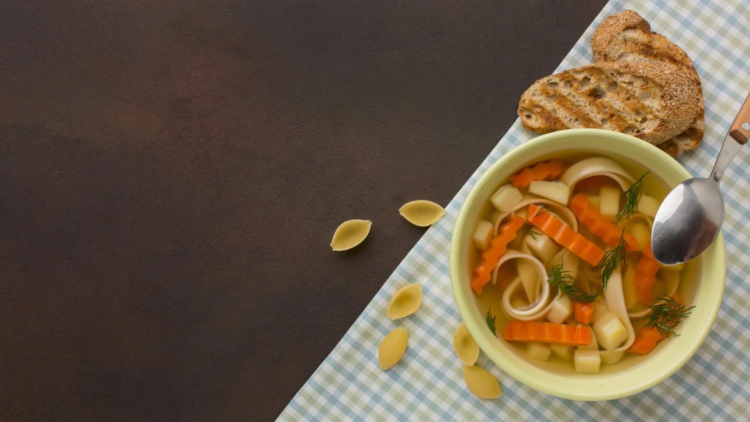 Receta fácil y sana de sopa jardinera de pollo