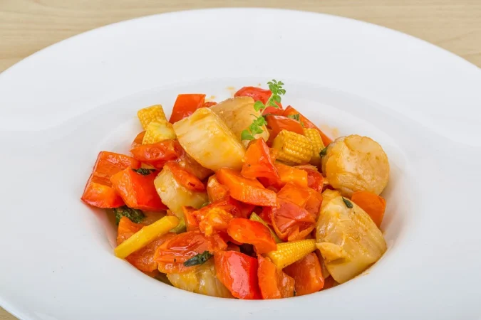 Receta muy barata de guiso de bacalao con verduras y patatas 80 Merca2.es Ingredientes del guiso de bacalao con verduras y patatas para cuatro comensales