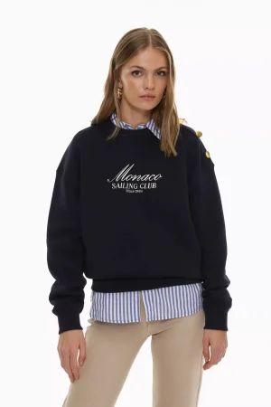 5 sudaderas de Lefties tan cómodas que no querrás quitártelas ni para ducharte 1 Merca2.es Sudadera bordada botones