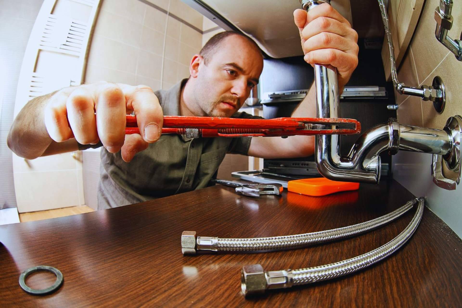Fontaneros ofrecen soluciones profesionales para el hogar y empresa