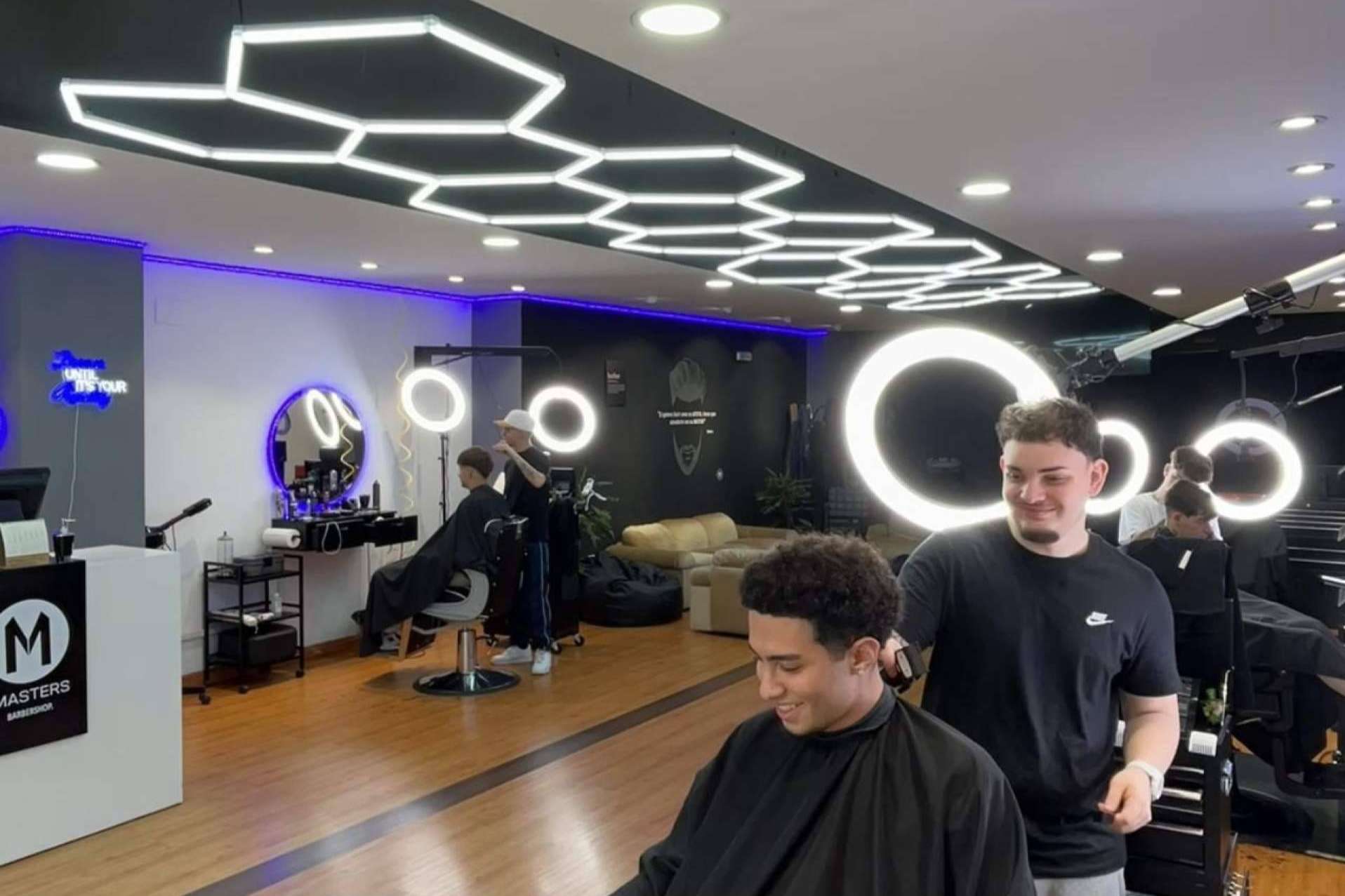 MASTERS BARBERSHOP; Un referente en la barbería liderado por jóvenes apasionados