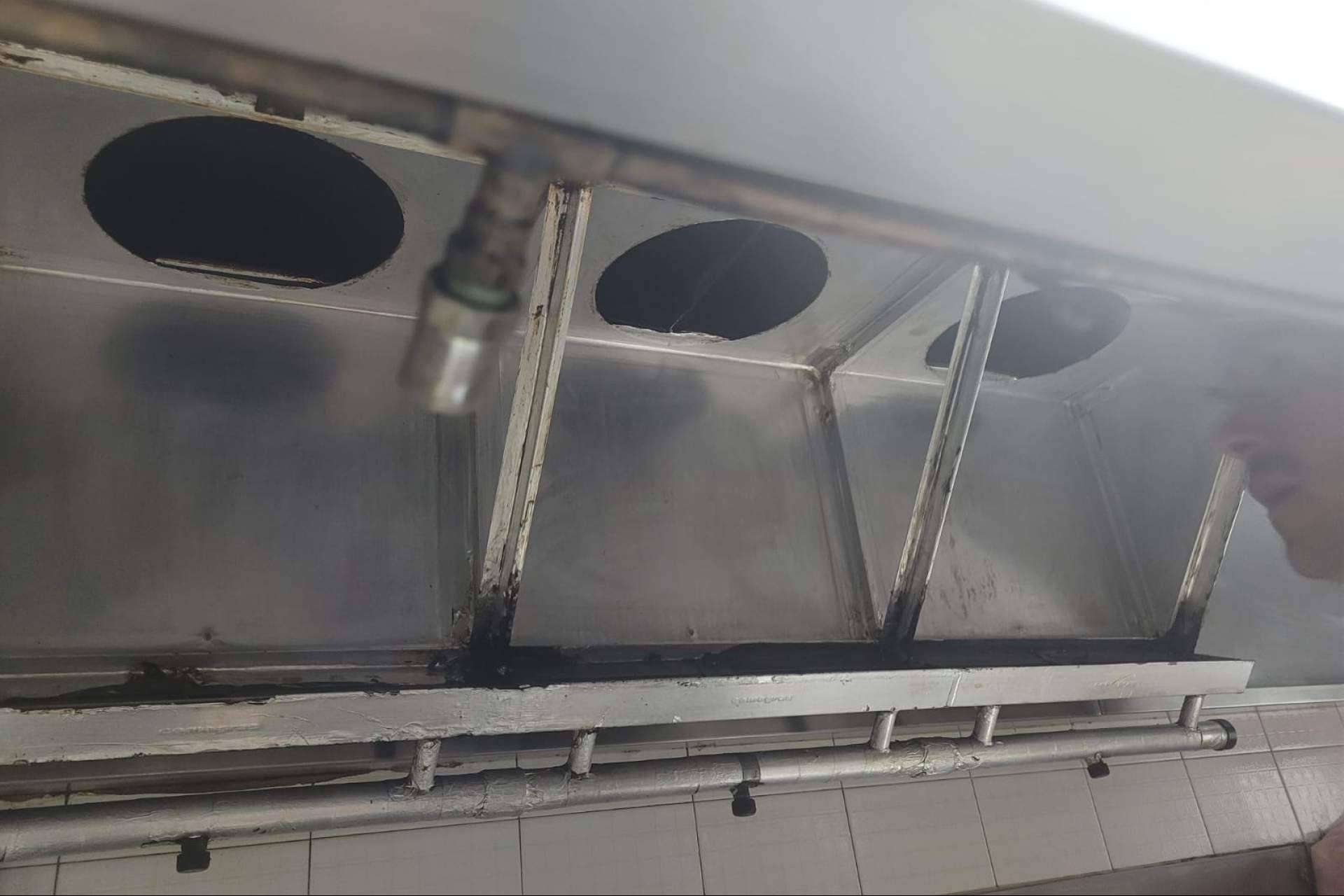 Limpieza de campanas, el servicio esencial que garantiza higiene y seguridad en todas las cocinas