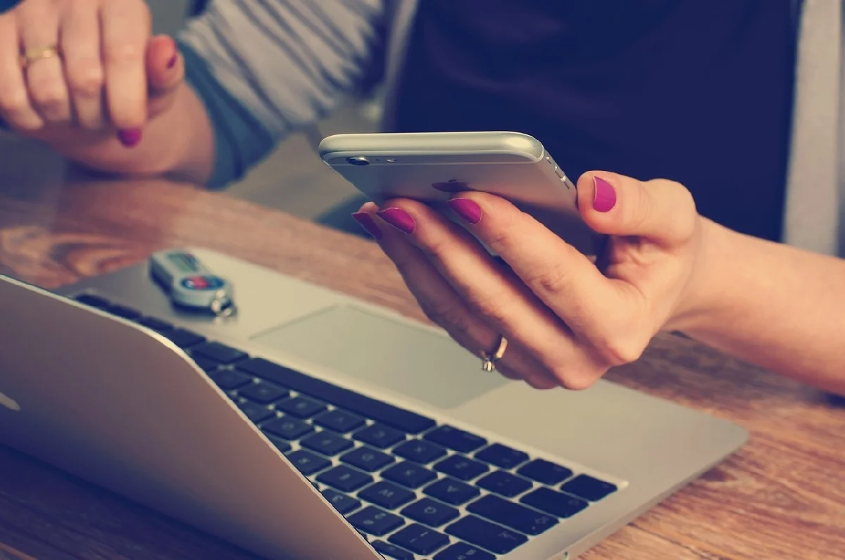 El auge de las apuestas móviles en España: Comodidad y acceso al juego en cualquier momento