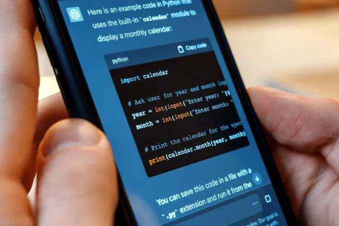 smartphone with opened ai chat it 2 Merca2.es