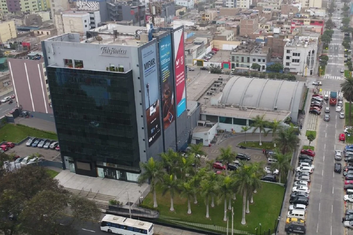 Los mercados ven como un mal menor la venta de Telefónica Perú muy por debajo de su valor