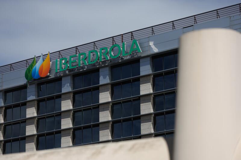Iberdrola coloca 400 millones en bonos verdes referenciados a la acción