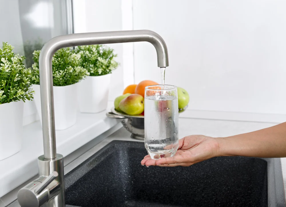 Agua del grifo y la regla de las 4 horas que casi nadie conoce