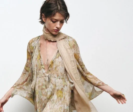 Con Zara y su colección vas a ser la invitada mejor vestida en esta temporada de BBC 4 Merca2.es 3. Vestido Largo Estampado ZW Collection – 90 € en Zara