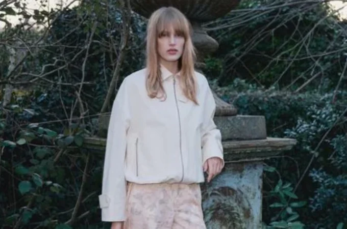 Estas son todas las novedades de Mango para esta primavera 71 Merca2.es Camisa de Mango blanco (49.99 euros)
