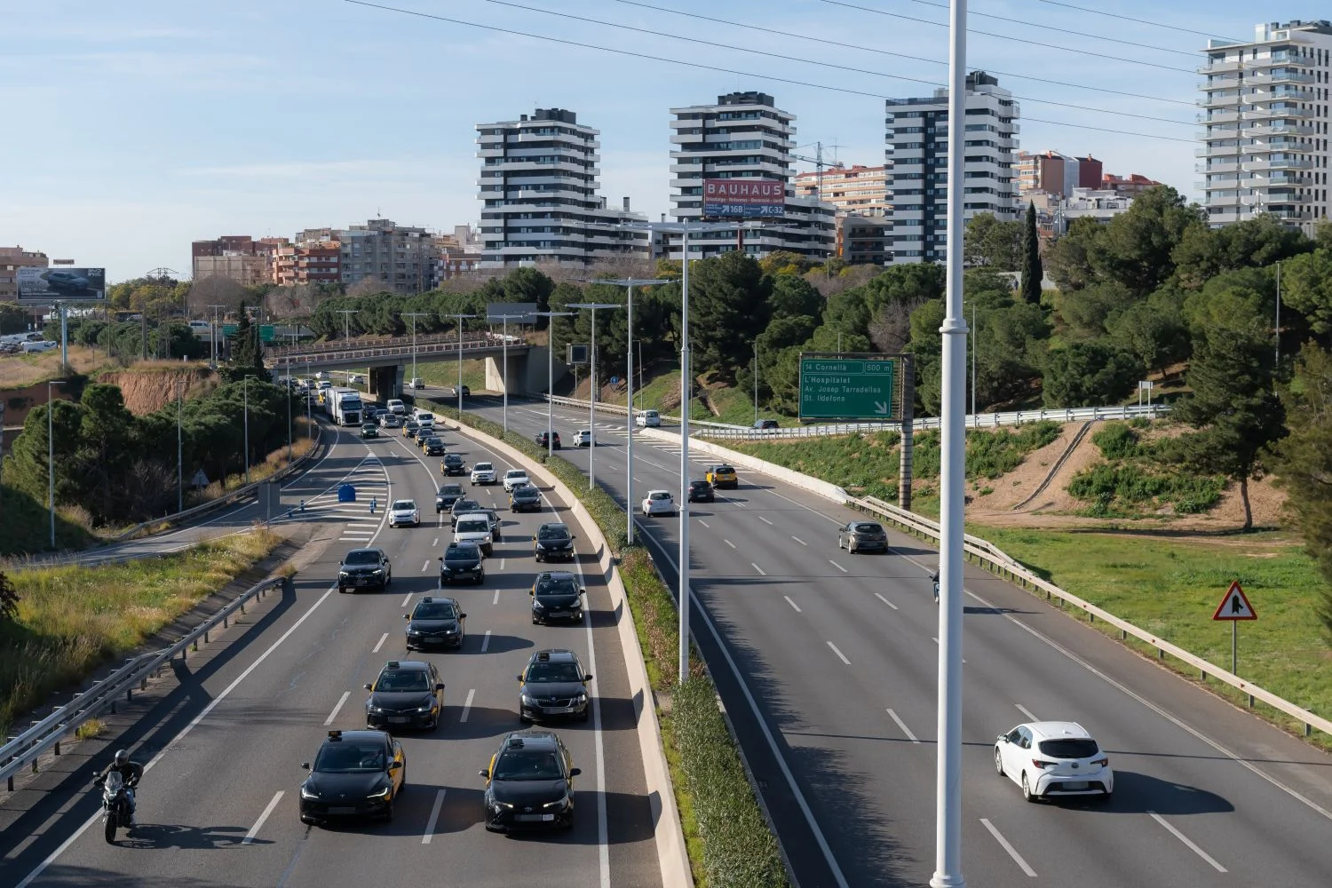 Los taxistas atacan a Uber, Cabify y Bolt seduciendo a sus conductores en Cataluña