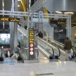 La falta de inversión de AENA dispara los tiempos de espera en Barajas