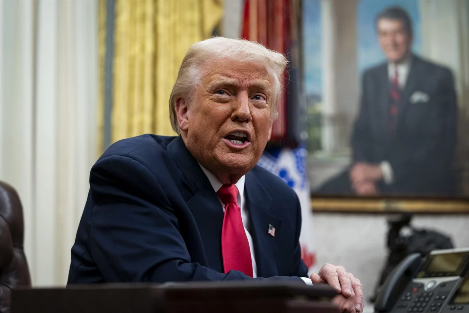 Trump eleva al 50% los aranceles sobre al acero canadiense y amenaza con más tasas a los automóviles