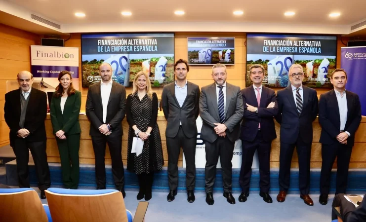 Foto de familia. Financiacion alternativa Merca2.es