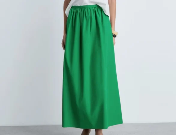 11. Falda verde con volumen. Precio: 40 € en Mango