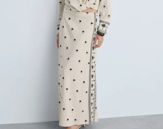 12. Falda bordada estampada. Precio: 50 € en Mango