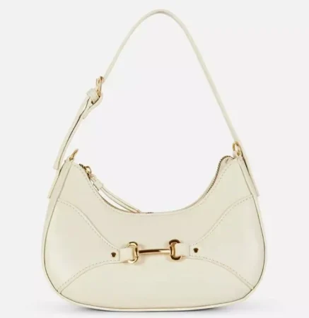 Alucina con estos bolsos de Primark que parecen de lujo y están tirados de precio 8 Merca2.es 5. Bolso de hombro con hebilla - 11 €