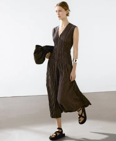 Los vestidos de Massimo Dutti que te convertirán en la más estilosa esta primavera 11 Merca2.es 5. Vestido midi fluido plisado de Massimo Dutti