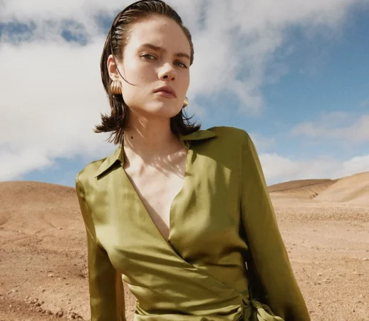 5. Vestido cruzado de Sfera (49,99€)