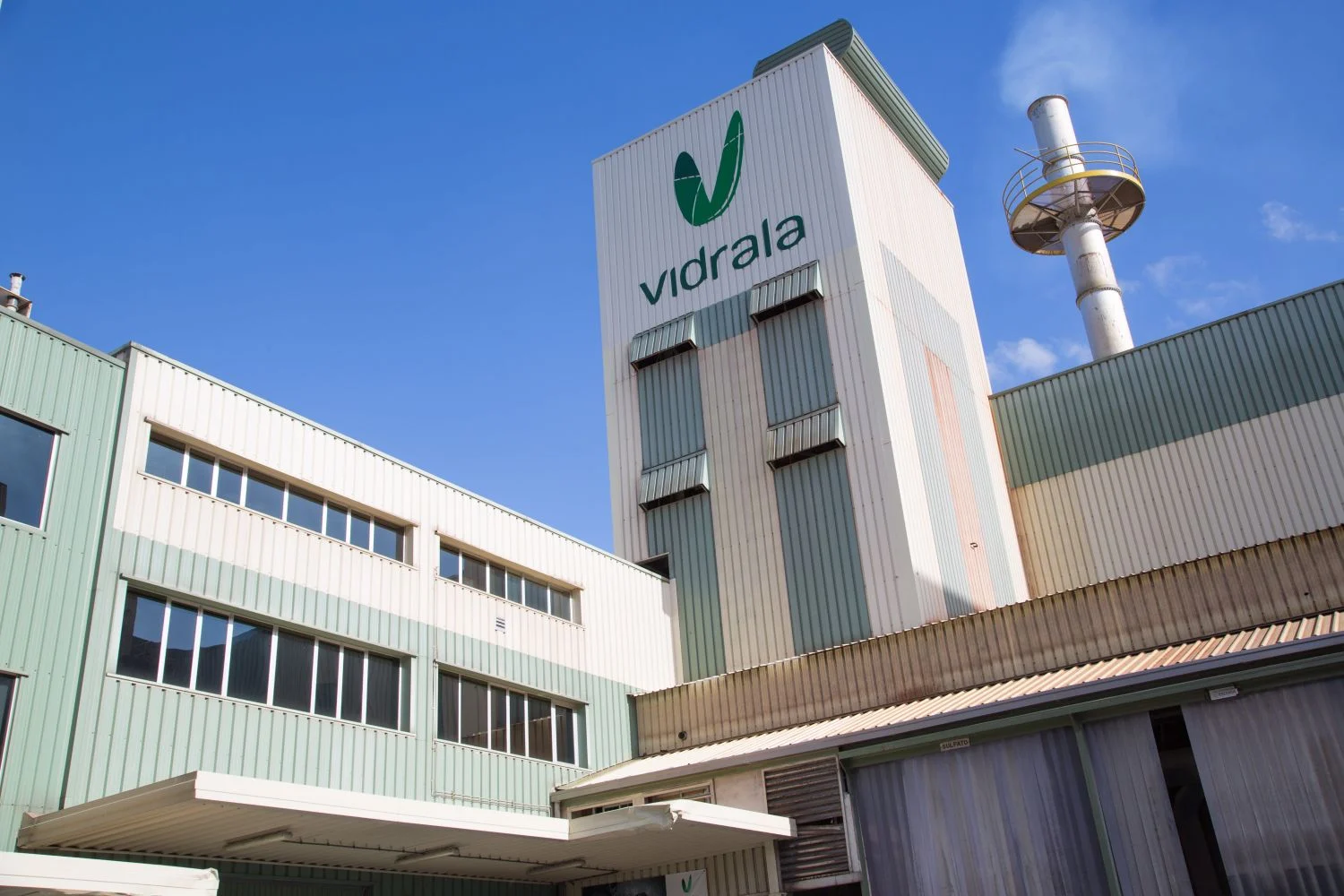 Vidrala cotiza con una justificada prima con respecto a su sector