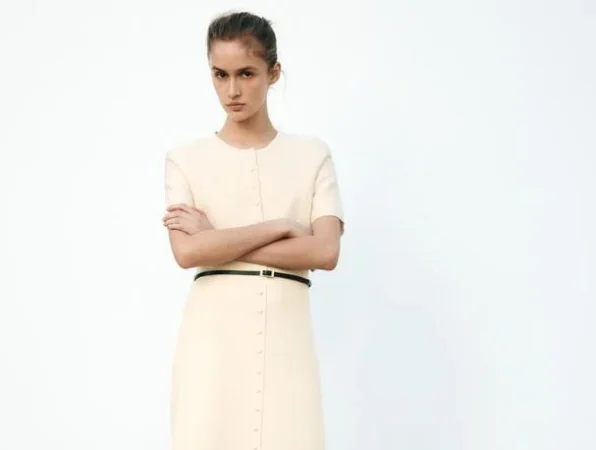 Zara está ya preparada para la primavera con su colección de vestidos clásicos 53 Merca2.es Vestido largo blanco roto minimal - 49,95 €
